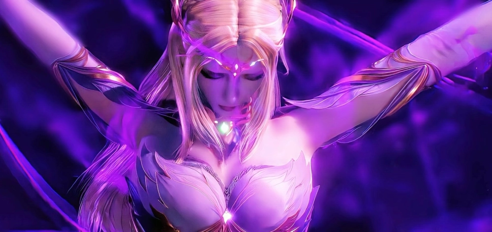 Thiên Nhận Tuyết lục dực thiên sứ uy nghi